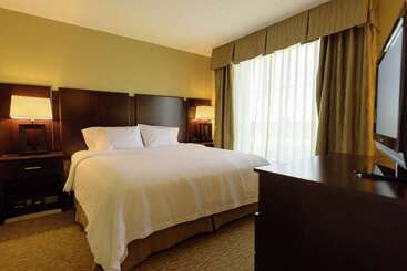فندق Embassy Suites By Hilton Minneapolis North