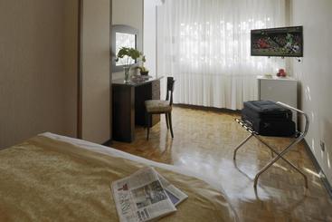 Ferdowsi International Grand Hotel