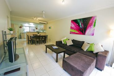 هتل Costa Royale Trinity Beach