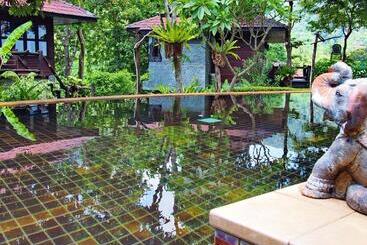 هتل Baan Laanta Resort And Spa