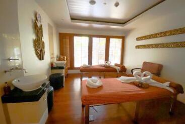 Hotel The Quarter Saladaeng By Uhg