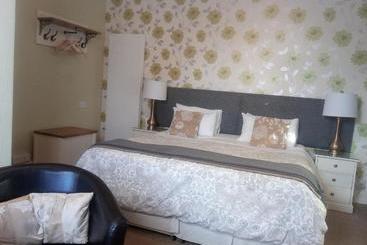 پانسیون Emsley Guest House