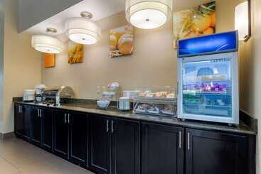 فندق Comfort Suites