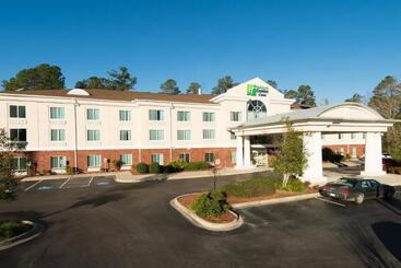 בית מלון כפרי Holiday Inn Exp Walterboro By Ihg