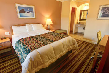 هتل Inn By The Coliseum