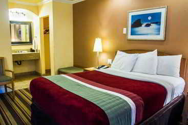 هتل Inn By The Coliseum
