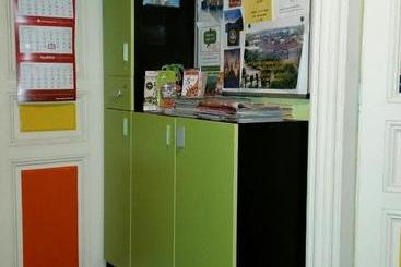 هتل The Georgehouse Hostel