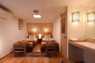 Seikoro Ryokan   Established In 1831