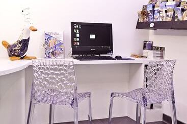 فندق Privilège Hôtel & Apparts Eurociel Centre Comédie