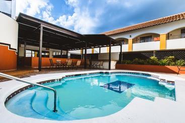 هتل Del Mar Inn Playas