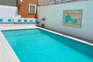 آپارتمان Boho Suites Formentera