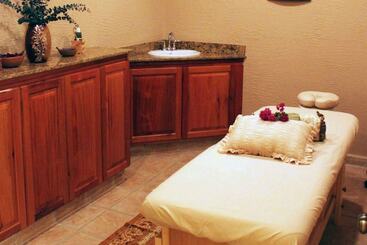 هتل Clarion Suites Roatan At Pineapple Villas