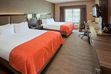 ホテル Holiday Inn Express And Suites Columbus Edinburgh By Ihg