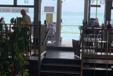 فندق Marina Metro