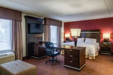 هتل آپارتمان Hampton Inn & Suites Detroit / Airport   Romulus