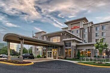 هتل Hilton Garden Inn Mt. Laurel