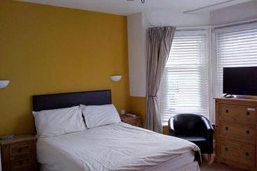 هتل Seamore Guest House
