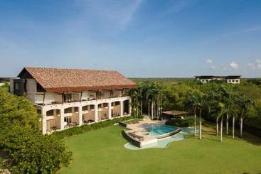 استراحتگاه Los Altos Residences By Mint