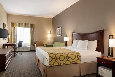 هتل Baymont By Wyndham Wichita Falls