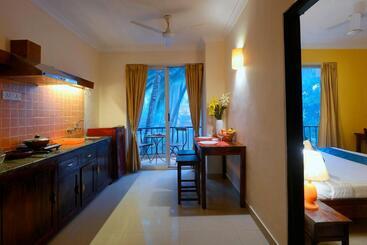 Treehouse Blue Hotel & Serviced Apartments