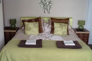 هتل Trevali Guest House