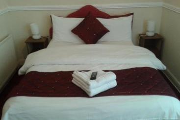 Lynwood Hotel