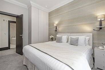 130 Queen S Gate Apartments