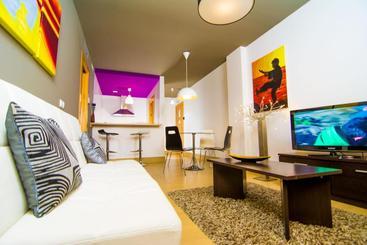 Apartamentos 16:9 Suites Almería
