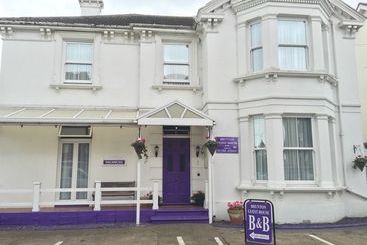 تختخواب و صبحانه Brunton House Guest House