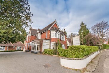 فندق Grovefield Manor