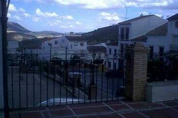 هتل Hostal Medina