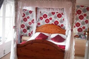 هتل Kamary Guest House