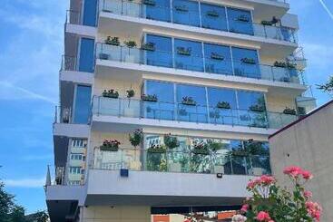 هتل Marshal Garden