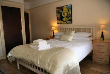 هتل Ullet Suites