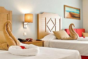 Memories Flamenco Beach Resort