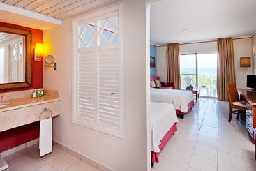 Memories Flamenco Beach Resort