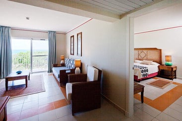 Memories Flamenco Beach Resort