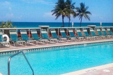 استراحتگاه Hollywood Beach Tower