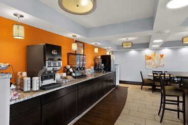 酒店 Econo Lodge White Pine Morristown I81 & I40 Split