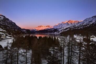 ホテル Maloja Palace