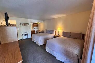 فندق على الطريق Timbers Inn And Suites