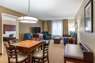 בית מלון כפרי Comfort Inn & Suites Northern Kentucky