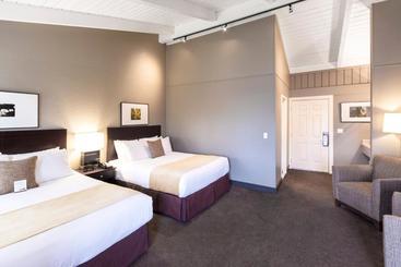 هتل Earthbox Inn & Spa