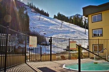 Red Wolf Lodge At Olympic Valley