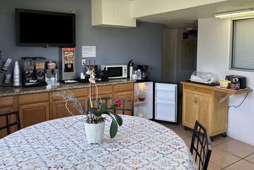 בית מלון כפרי Americas Best Value Inn And Suites Groves