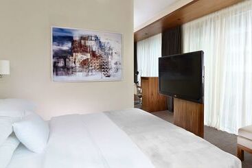 Отель Doubletree By Hilton Zagreb