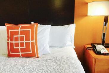 هتل Fairfield Inn & Suites Fresno Clovis