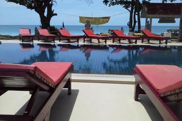 استراحتگاه Tradewinds Cottages