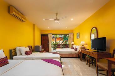 استراحتگاه Tradewinds Cottages