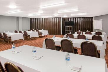 هتل Days Inn By Wyndham West Des Moines
